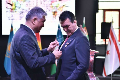 Bursa Osmangazi'de Başkan Dündar’a, Türk Dünyası’ndan büyük onur