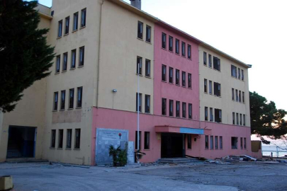 18 EYLÜL ORTAOKULU’NDA YIKIM BAŞLADI