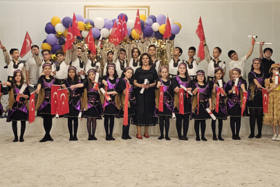 ÖĞRENCİ VE ÖĞRETMENLERİN KALPLERİNDE İZ BIRAKAN MEZUNİYET GECESİ