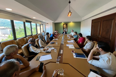 SINDIRGI’YA HİZMET İÇİN KOLLAR SIVANDI