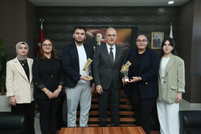 FESTİVALDE FİNALE KALAN BANÜ ÖĞRENCİLERDEN REKTÖR BOZ’A ZİYARET