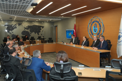 BANDIRMA’DA ÖĞRENCİLER VE İŞ DÜNYASINA KÖPRÜ KURACAK FUARIN DETAYLARI GÖRÜŞÜLDÜ