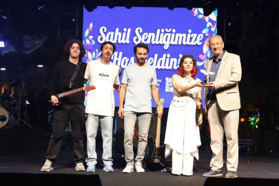 BANDIRMA SAHİL ŞENLİKLERİ’NDE RİTİM VE ALKIŞ DİNMEDİ