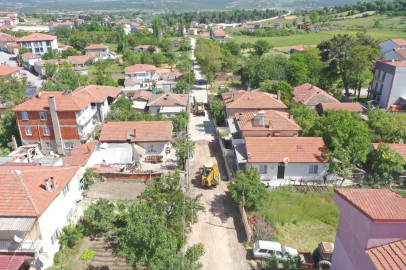 İVRİNDİ’DE YOL VE ÇEVRE DÜZENLEMELERİ SÜRÜYOR