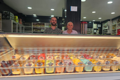 BANDIRMA’DA 4 KUŞAKTIR SÜREGELEN DONDURMA GELENEĞİ