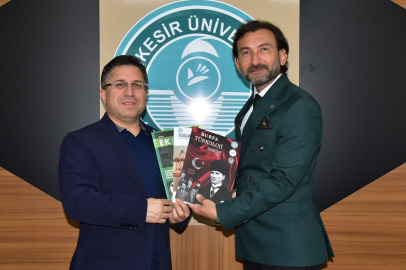 BUBFA ÖĞRENCİLERİNDEN ÜNİVERSİTE YÖNETİMİNE DERGİ TAKDİMİ