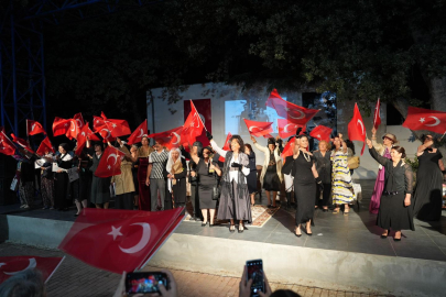 “ZAMANSIZ KADINLAR” GÖSTERİMİ BURHANİYE’DE SAHNELENDİ
