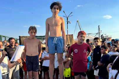 GENÇ YÜZÜCÜLERDEN ERDEK’TE MADALYA YAĞMURU