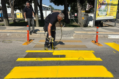 BANDIRMA’DA YAYA GEÇİTLERİ YENİLENDİ