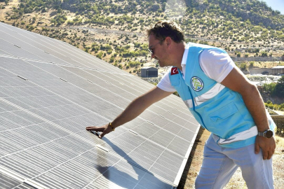 DURSUNBEY’İN GÜNEŞ ENERJİSİ SANTRALLERİNDEN 7,5 MİLYON LİRA GELİR