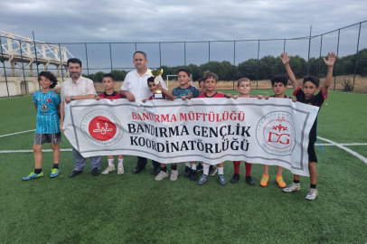 BANDIRMA’DA YAZ KUR’AN KURSLARI FUTBOL TURNUVASI TAMAMLANDI