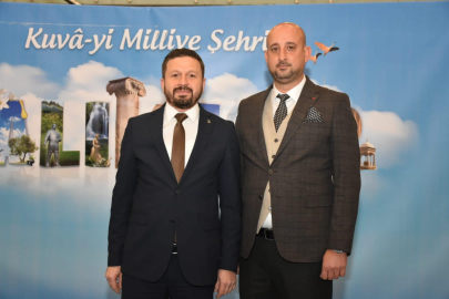AK PARTİ ERDEK İLÇE BAŞKANLIĞI’NDA ODUNCU GÖREVDE