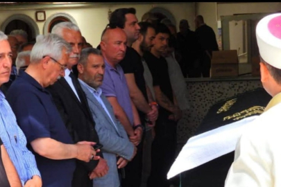 BAŞKAN KARIŞIK, CENAZE TÖRENİNDEKİ TUTUMUYLA TEPKİ ÇEKTİ