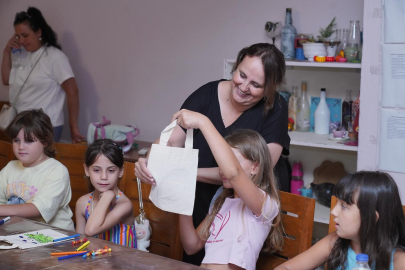 GÜN BOYUNCA ÇOCUKLAR SANATLA İÇ İÇE