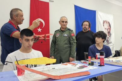 MODEL UÇAK ATÖLYESİNE HAVA ÜSSÜ KOMUTANINDAN DESTEK ZİYARETİ