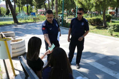 EDREMİT’TE YERE ÇÖP VE İZMARİT ATANA PARA CEZASI DÖNEMİ BAŞLADI