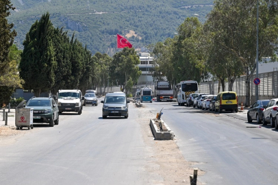 İzmir Bornova'da Pınar Caddesi yeni çehresine kavuşuyor
