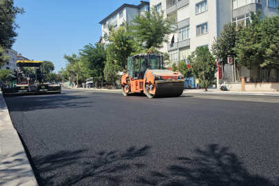 MEHMETÇİK CADDESİ’NDE YENİLEME ÇALIŞMALARI DEVAM EDİYOR