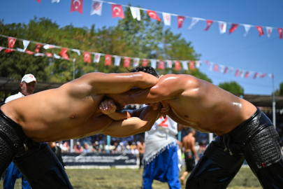 KURTDERELİ MEHMET PEHLİVAN YAĞLI GÜREŞLERİ’NDE 1730 YİĞİT KOL BAĞLAYACAK
