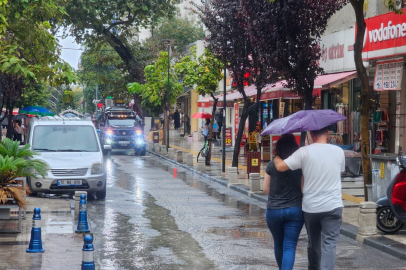 BANDIRMA’DA SAĞANAK YAĞIŞ HAYATI OLUMSUZ ETKİLEDİ