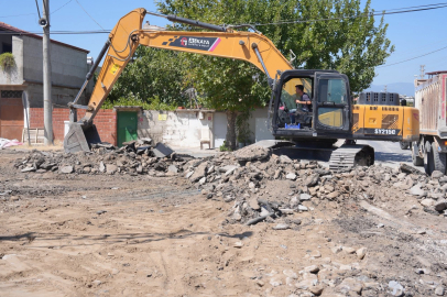 BURHANİYE’DE PAZARBAŞI CADDESİ YENİLENİYOR