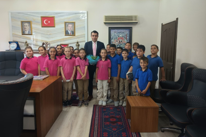 MANYASLI MİNİK ÖĞRENCİLER KAYMAKAMLA BULUŞTU
