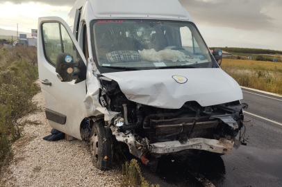 GÖNEN’DE FECİ KAZA: 2 ÖLÜ, 7 ÖĞRENCİ YARALI
