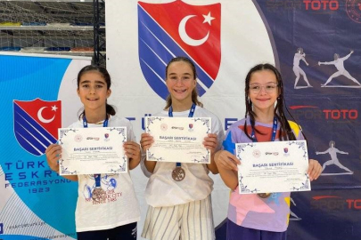 BALIKESİR ESKRİMCİLERİ ŞANLIURFA’DAN DERECELERLE DÖNDÜ