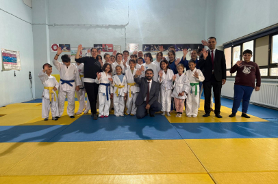 BANDIRMA’DA KIZ ÇOCUKLARI GÜNÜ SPORLA KUTLANDI