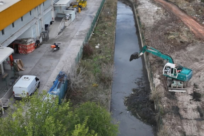 DSİ, ÇAY DERESİ’NİN YAN KOLLARINDA TEMİZLİK ÇALIŞMALARINI SÜRDÜRÜYOR