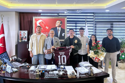BAŞKAN MİRZA, BANDIRMALI SPORCULARI MAKAMINDA AĞIRLADI