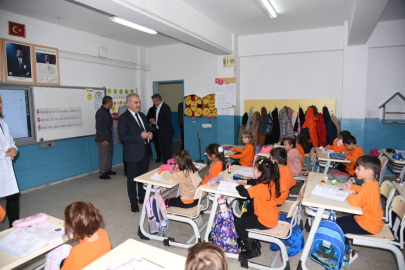 DEMİR KARESİLİ ÖĞRENCİLERLE BİR ARAYA GELDİ