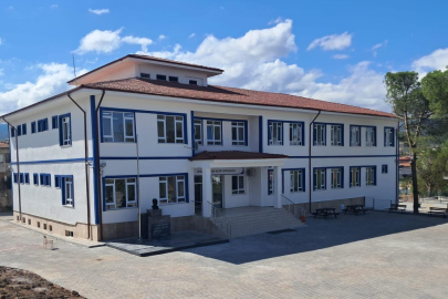 DEPREM NEDENİYLE OKULLAR 1 GÜN TATİL EDİLDİ