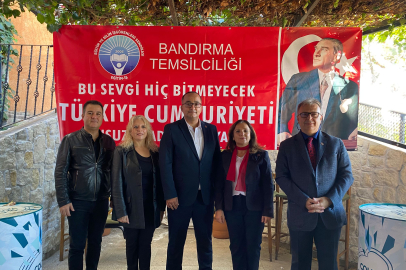 BANDIRMA’DA EĞİTİM-İŞ’TEN “CUMHURİYET KOKTEYLİ”