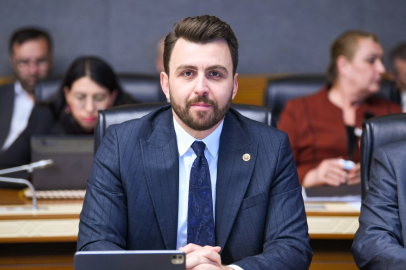 ÖZTAYLAN: “CUMHURİYETİMİZİ İLK GÜNKÜ HEYECANLA YÜCELTİYORUZ”