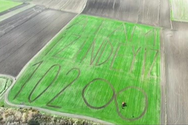 TARLASINA “ATAM İZİNDEYİZ” YAZDI