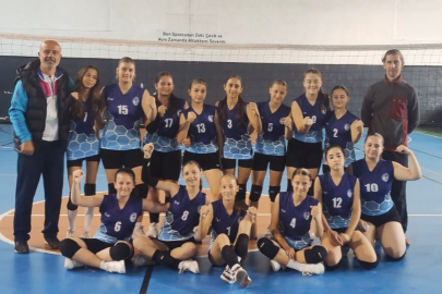 BANDIRMA FATİH ORTAOKULU KIZ VOLEYBOL TAKIMI’NDAN GALİBİYET