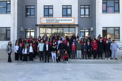 BANDIRMALI ÖĞRENCİLERDEN LİSEYE KARİYER GEZİSİ