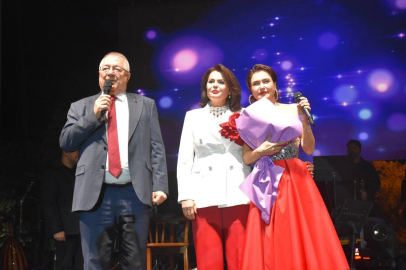 EDREMİT’TE CUMHURİYET COŞKUSU ŞEVVAL SAM İLE YAŞANDI