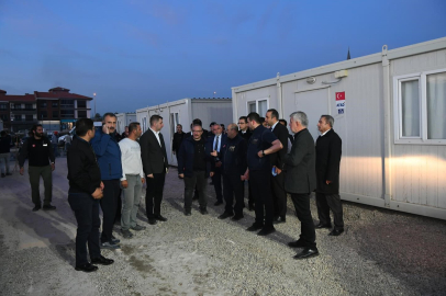 VALİ USTAOĞLU SINDIRGI’DAKİ KONTEYNER KENTİ İNCELEDİ