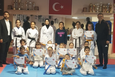 BANDIRMALI KARATECİLERİN KEMER SEVİNCİ