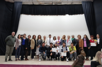 BANDIRMA’DA “KADIN OLABİLMEK” TİYATRO OYUNUNA BÜYÜK İLGİ