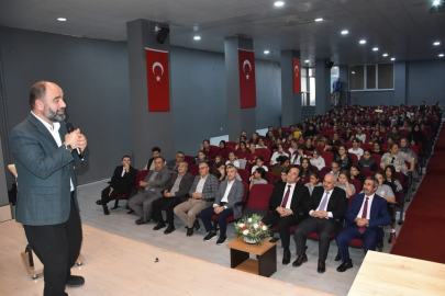ALTINTAŞ, ÖĞRENCİLERLE MANEVİ EĞİTİM PROGRAMINDA BULUŞTU