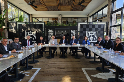 BALIKESİR’İN AK PARTİLİ İLÇE BAŞKANLARI AYVALIK’TA BULUŞTU