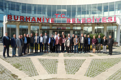 BURHANİYE MUHTARLARI BELEDİYEDE BİR ARAYA GELDİ