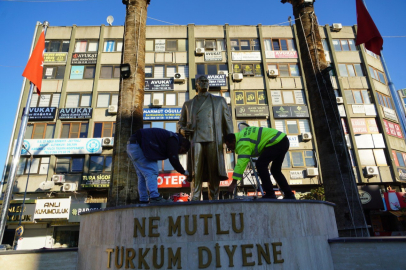 EDREMİT’TE ATATÜRK HEYKELİNE BAKIM VE YENİLEME