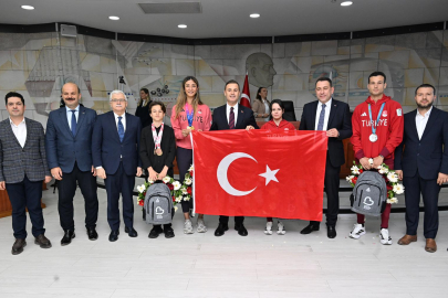 BAŞKAN AKIN, MİLLİ SPORCULARI AĞIRLADI