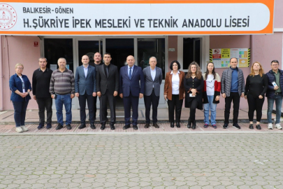 PALAZ GÖNEN’DE ÖĞRETMENLERİN GÜNÜNÜ KUTLADI