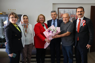 Artvin Valisi Ergün’den emekli öğretmene anlamlı ziyaret