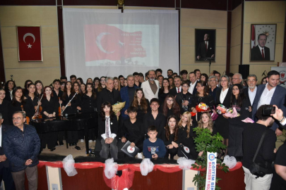 BALIKESİR'DE SANATIN KALBİ "KİM VAR?" ETKİNLİĞİ İLE ATTI